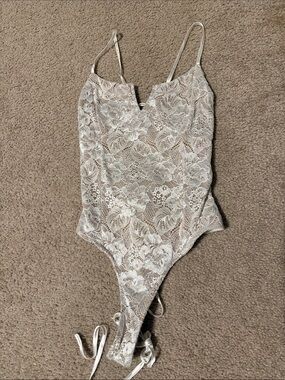 Lulu's Ivory Lace Floral Bodysuit
